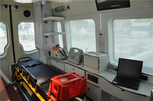 长丰县救护车内部
